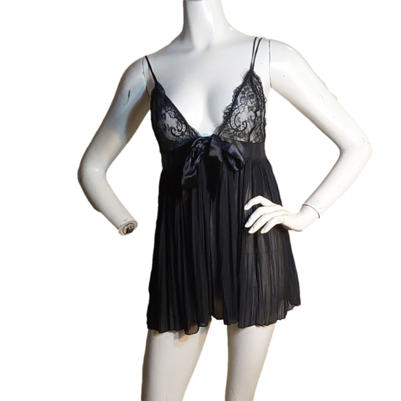 VICTORIA SECRET 2 PIECES NWOT FLORAL SLEEPWEAR SET SIZE MEDIUM - Picture 1 of 6